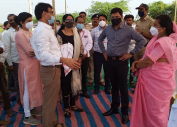 विभागीय आयुक्त यांची दहीवद ग्रामपंचायत अंतर्गत विविध विकास कामांना भेट