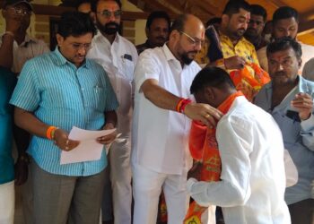 वराड बुद्रुक येथे भाजपला खिंडार; ग्रामपंचायतीवर शिवसेनेचा भगवा