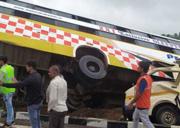 भुसावळ येथे लक्झरी-पिकअप वाहनाची समोरा-समोर धडक, चालक ठार