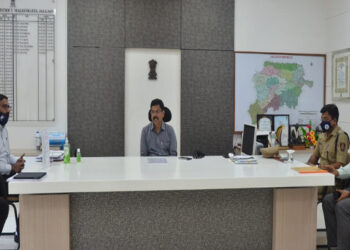 कोरोनाबाधित रुग्णांच्या संपर्कातील अधिकाधिक व्यक्तींची तपासणी करा - विभागीय आयुक्त