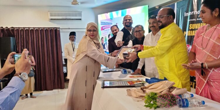 डॉ. सुमय्या शोएब शेख खान्देश गौरव पुरस्कार देऊन सत्कार