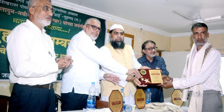 मानियार बिरादरीतर्फे उर्दू माध्यम प्रतिनिधी व पत्रकारांच्या सेवांचा गौरव