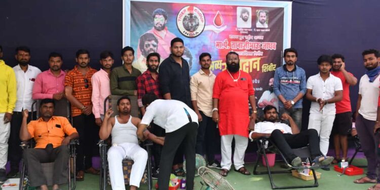 टायगर ग्रुप जळगावतर्फे भव्य रक्तदान शिबिर संपन्न