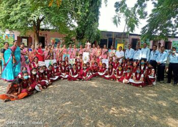 किशोरवयीन मुलींसाठी विकास विद्यालय येथे मार्गदर्शन