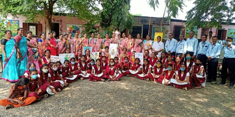 किशोरवयीन मुलींसाठी विकास विद्यालय येथे मार्गदर्शन