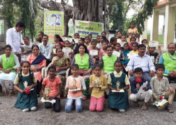 दापोरा जि प शाळेत चाईल्ड लाईन १०९८ च्यावतीने रांगोळी स्पर्धेचे आयोजन