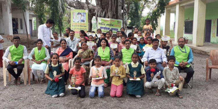 दापोरा जि प शाळेत चाईल्ड लाईन १०९८ च्यावतीने रांगोळी स्पर्धेचे आयोजन