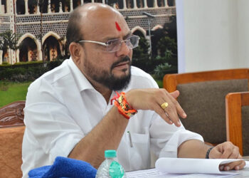 जिल्ह्यातील पात्र शेतकऱ्यांना त्वरीत लाभ देण्याचे पालकमंत्री पाटील यांचे निर्देश