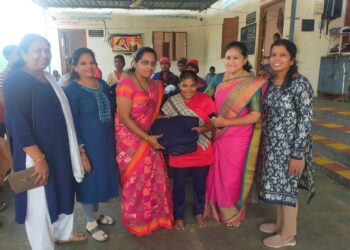 नारीशक्ती ग्रुप जळगावच्यावतीने ब्लँकेट, औषधी वाटपाचे आयोजन