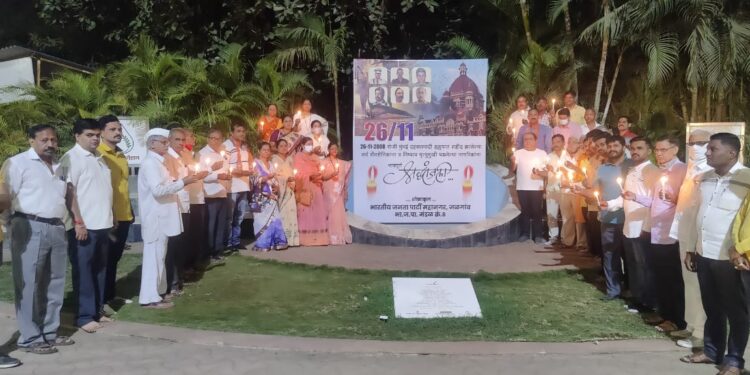 भाजपा जिल्हा महानगराच्यावतीने शहिदांना श्रध्दांजली