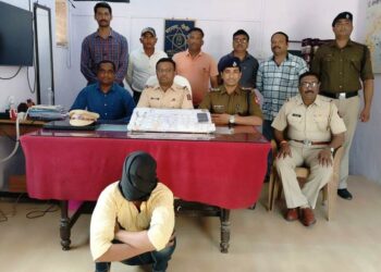 रेल्वेतून ५ लाख ६२ हजारांचे दागिने चोरी करणाऱ्याला अटक