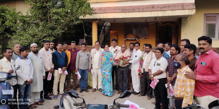 नगरसेविका योजना पाटील यांनी दिवाळीनिमित्त केला पत्रकार बांधवांचा सत्कार