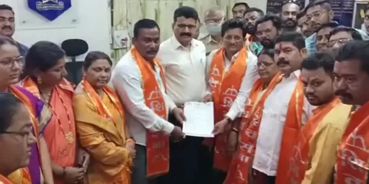 पालकमंत्र्यांना केल्याप्रकरणी राणे बंधूंवर गुन्हा दाखल करा – शिवसेनेच्यावतीने निवेदन