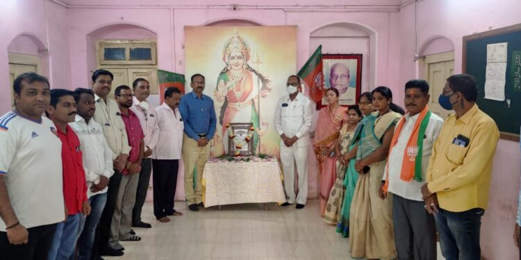 भारतीय जनता पार्टीच्यावतीने संविधान दिनानिमित्त साजरा