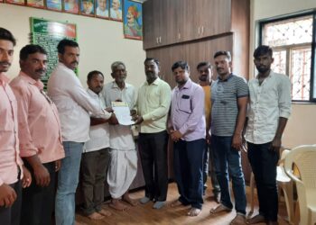 पळासखेडे येथे गवळी समाजातर्फे ग्रामपंचायत प्रशासनास निवेदन