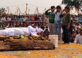 वीरजवान मंगलसिंग परदेशी यांच्यावर शासकीय इतमामात अंत्यसंस्कार