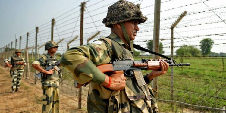 भारतीय लष्कराच्या एका ताफ्यावर हल्ला, कर्नलच्या कुटुंबासह सात जण ठार