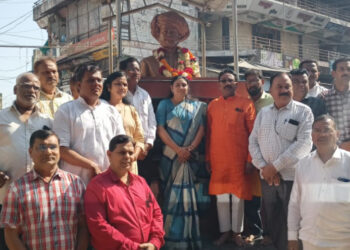 विविध संघटनांतर्फे महात्मा ज्योतिबा फुले पुण्यतिथी साजरी