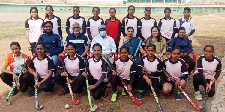 महिला हॉकी स्पर्धा जिंकणारच हे ध्येय ठेवून क्रीडागणामध्ये उतरा – महापौर
