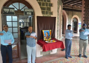 इंदिरा गांधी यांच्या जयंतीनिमित्त जिल्हाधिकारी कार्यालयात अभिवादन