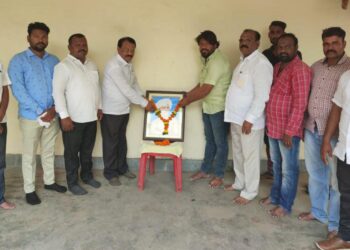 आरपीआयतर्फे थोर स्वातंत्र्य सेनानी बिरसा मुंडा यांची जयंती साजरी