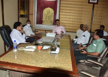 गुलाबराव देवकर यांनी स्वीकारला जे.डी.सी.सी.बँक अध्यक्षपदाचा कार्यभार