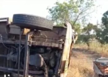 प्रवासी वाहून नेणारे रिक्षाची समोरासमोर धडक, दोन जण जागीच ठार