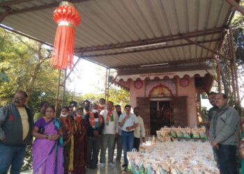 भुसावळ येथे एस.टी. कर्मचाऱ्यांना खा. रक्षा खडसे यांच्या स्वखर्चाने किराणा किट वाटप