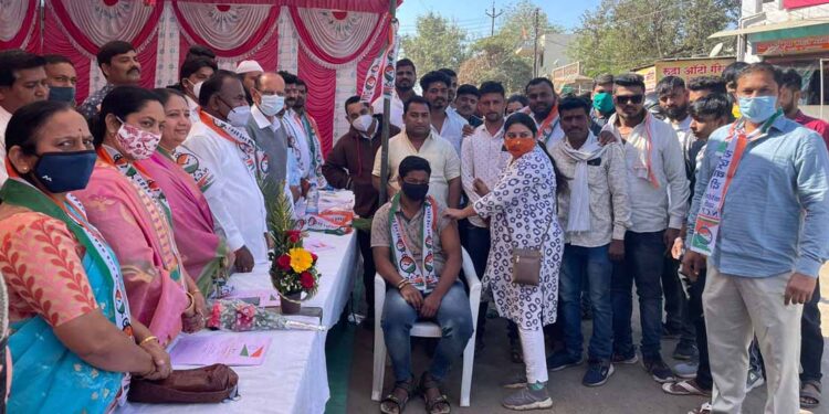 रामेश्वर कॉलनी येथे राकाँ पार्टी जळगाव जिल्हा महानगरतर्फे सदस्यता नोंदणी अभियान