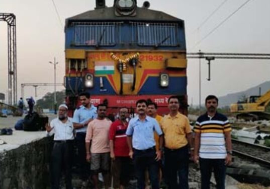 दिवा-रत्नागिरी पहिली विजेवरील पॅसेंजर धावली