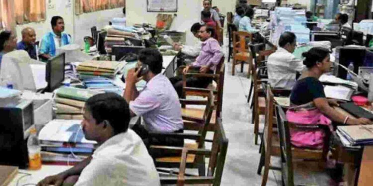 केंद्र सरकारच्या कर्मचाऱ्यांना महागाई भत्त्यात ३४ टक्क्यानी वाढ निश्चित