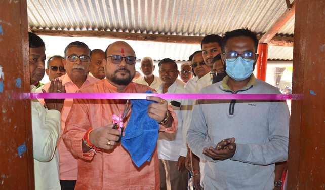 जि.प. शाळांमुळेच मराठी भाषा टिकून : पालकमंत्री गुलाबराव पाटील