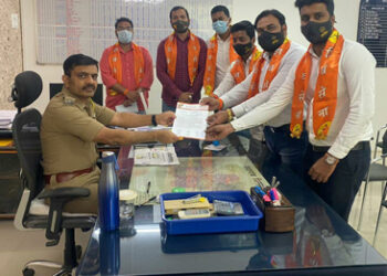 विकास कामांचे फलक फाडणाऱ्या समाजकंटकांवर कारवाई व्हावी – युवासेनेची मागणी