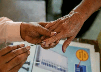 उत्तर प्रदेशात ५८ जागांसाठी पहिल्या टप्प्याचे मतदानाला सुरुवात