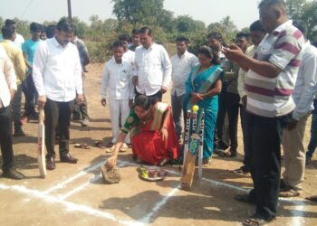 न्यू सम्राट अशोक क्रिकेट क्लब तर्फे आयोजित खुल्या प्लास्टिक बॉल स्पर्धेचे उद्धाटन