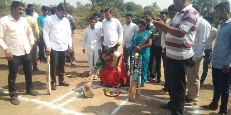 न्यू सम्राट अशोक क्रिकेट क्लब तर्फे आयोजित खुल्या प्लास्टिक बॉल स्पर्धेचे उद्धाटन