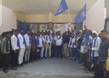 यावल पंचायत समिती समोर निळे निशाण समाजिक संघटनेचे आंदोलन