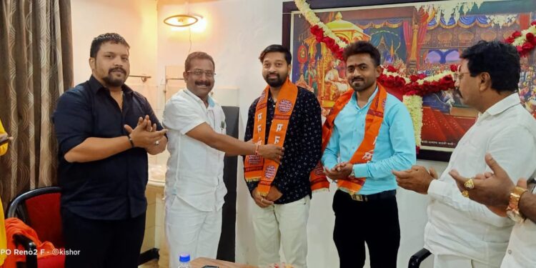 मनोज माहेश्वी व राहुल पाटील यांचा मनसेत प्रवेश