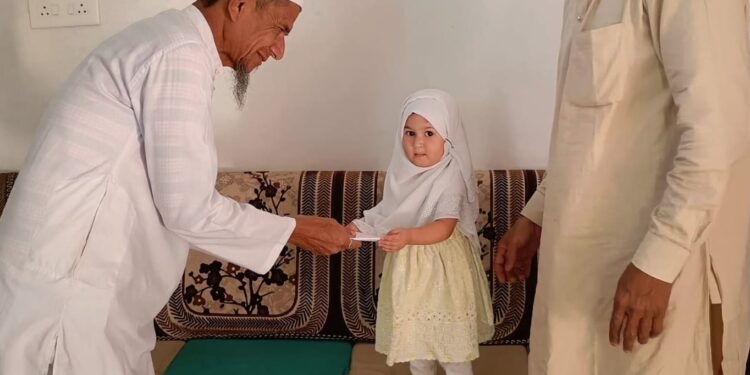 अशोक भाऊ जैन वाढदिवस निमित्त अरबी मदरसा च्या विद्यार्थ्यांना स्नेहाची शिदोरी