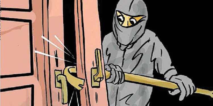 गोडावून फोडून अज्ञात चोरट्यांनी १५ हजाराचा मुद्देमाल केला लंपास