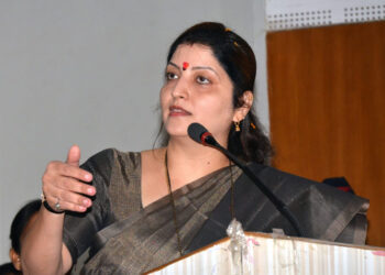 ‘महिला आयोग आपल्या दारी’ उपक्रमात अध्यक्षा रुपाली चाकणकर यांनी घेतली जनसुनावणी