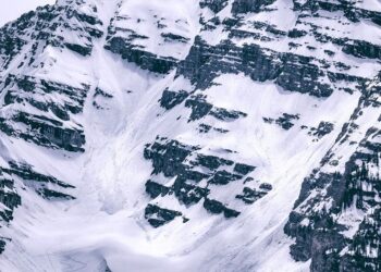 मोठी घटना : हिमस्खलनात भारतीय लष्कराचे ७ जवान अडकले