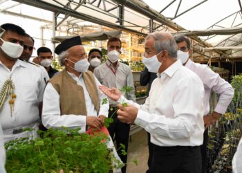 राज्यपालांनी जाणून घेतले जैनचे उच्च कृषितंत्रज्ञान – (व्हिडिओ)