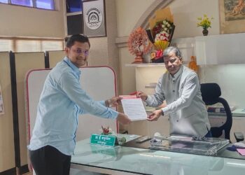 कवयित्री बहिणाबाई चौधरी यांच्या जीवनावरील माहितीपटाची निर्मिती करून त्यांच्या कविता संगीतबद्ध कराव्यात