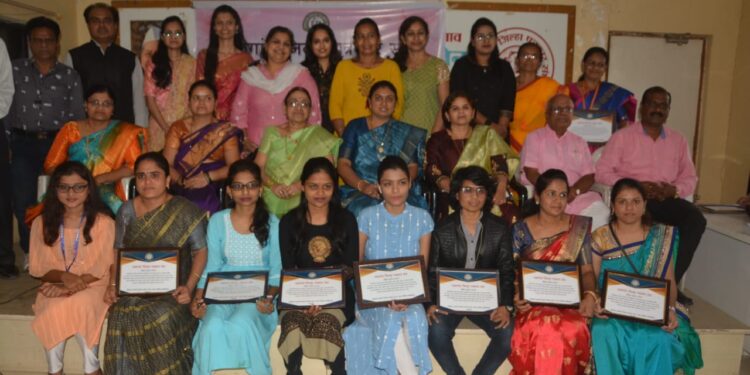 जिल्हा पत्रकार संघातर्फे माध्यम क्षेत्रातील महिलांचा सन्मान