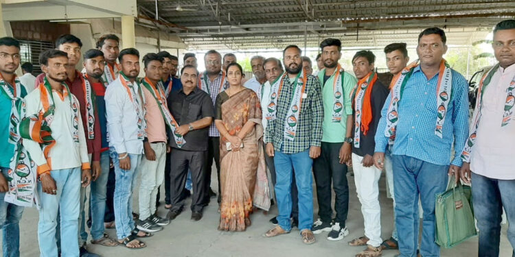 आमदगाव येथील शिवसेना पदाधिकाऱ्यांचा राष्ट्रवादीत प्रवेश