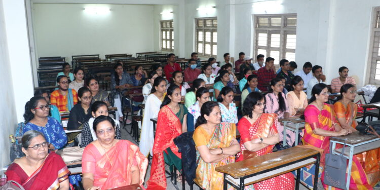 आधुनिकतेसोबत महिलांनी भारतीय मूल्यांचे जतन करावे: प्रणिता झांबरे