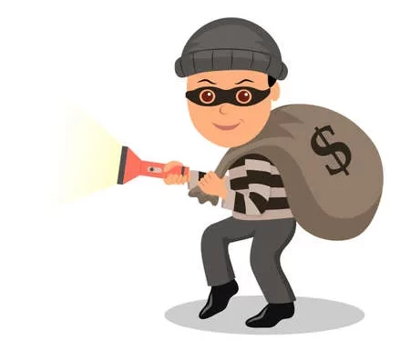 दुकानातील नोकरांनी चाेरला सव्वा लाखांचा माल