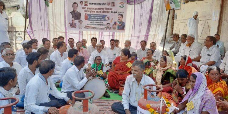 यावल येथे तालुका काँग्रेस कमेटीच्या वतीने मोदी व महागाईमुक्त आंदोलन