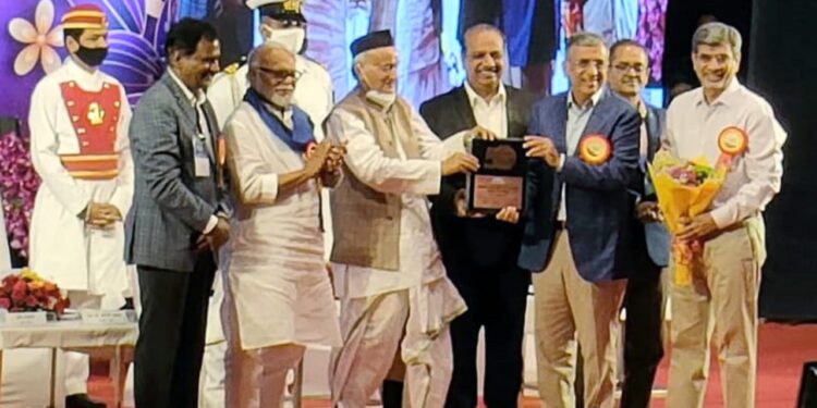 महाराष्ट्र चेंबर ऑफ कॉमर्सतर्फे जैन इरिगेशनचा गौरव